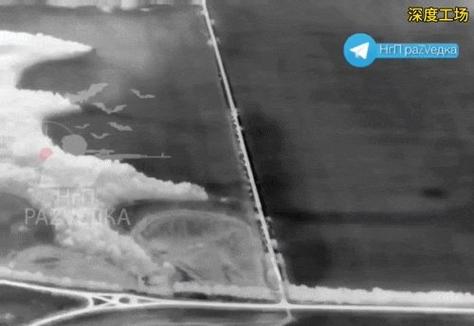 俄罗斯一高楼塌方 超百辆汽车受损