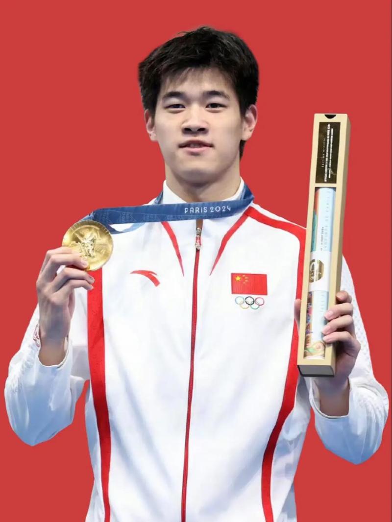 张展硕200自再夺冠！潘展乐第三