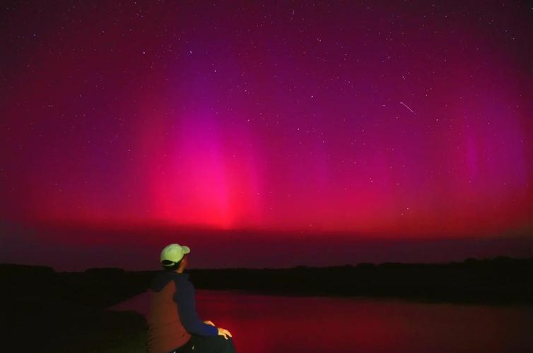 内蒙古呼伦贝尔夜空现绚丽极光
