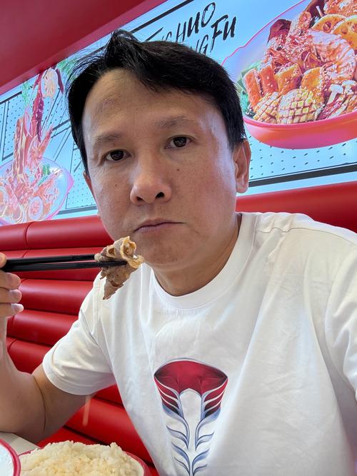 男子差评饭店不上鱼：实际上了8次