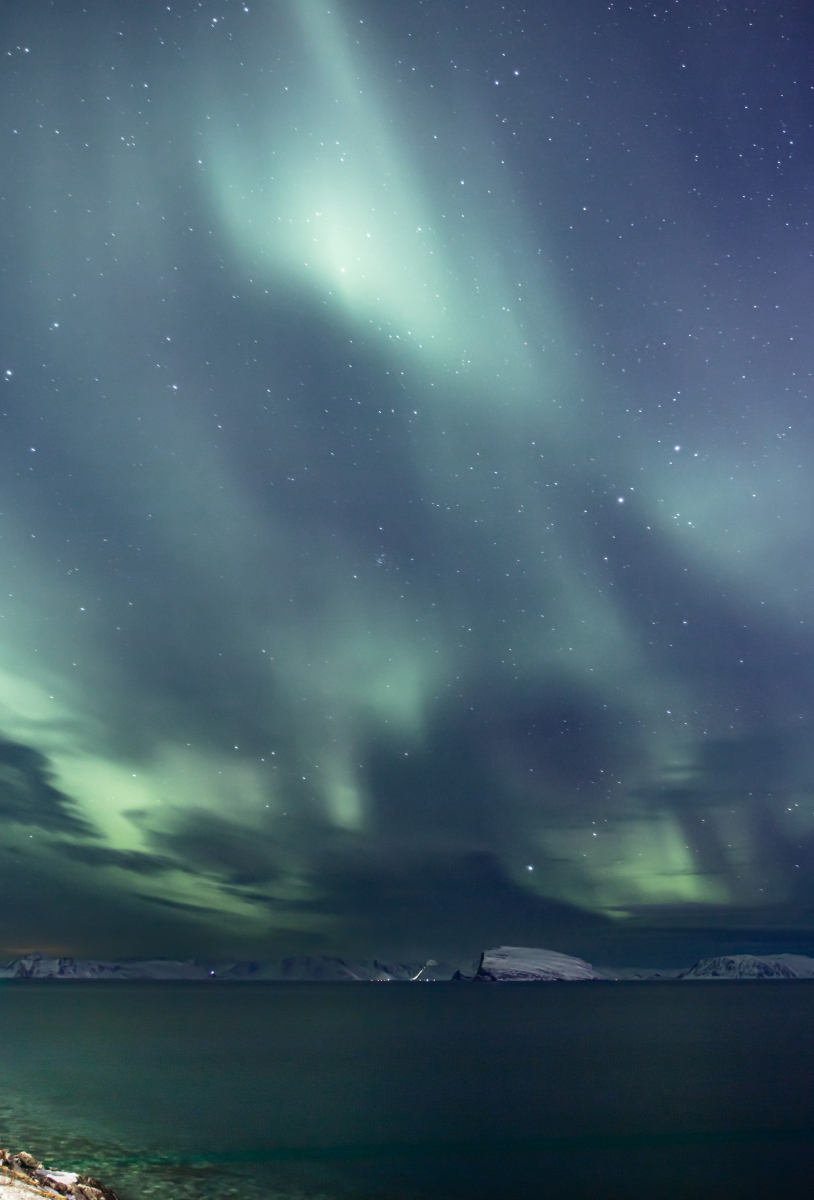 特大地磁暴爆发 多地现绝美极光