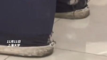 院士到大学交流被拍到穿着破旧布鞋