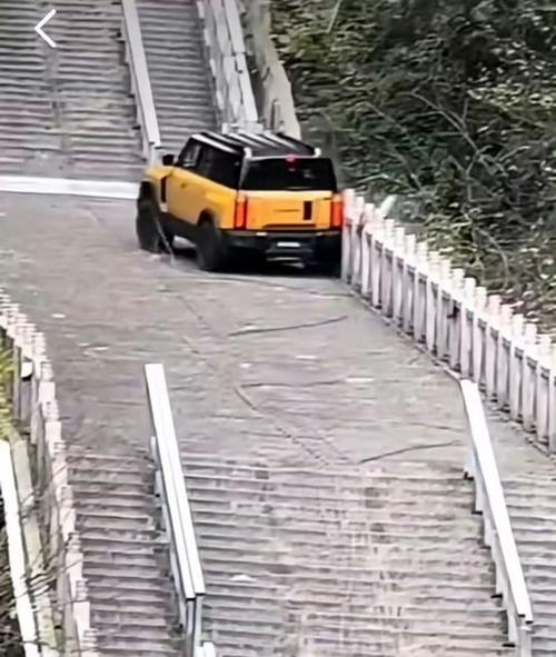 奇瑞就撞坏天门山“天梯”护栏致歉