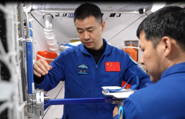 陈冬：感谢伟大祖国 我们回来了