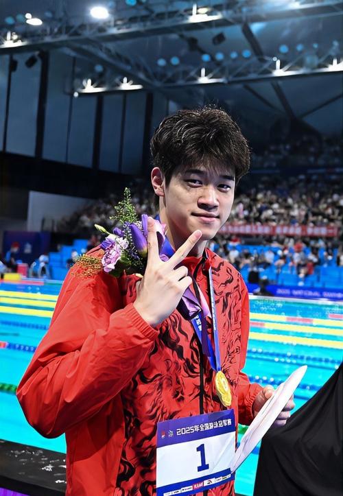 潘展乐夺得男子100米自由泳金牌