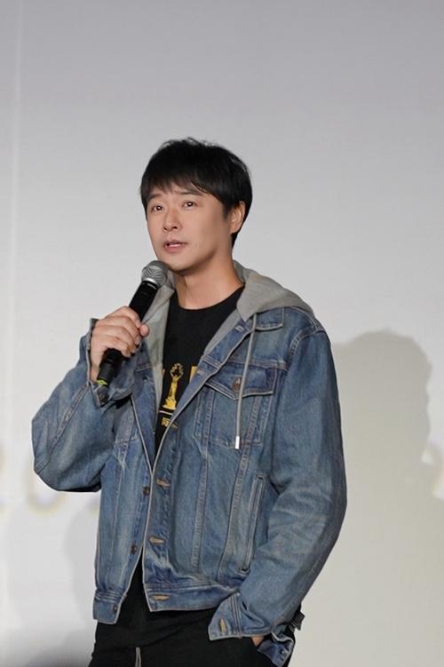 陈思诚戴墨获金鸡奖最佳导演奖