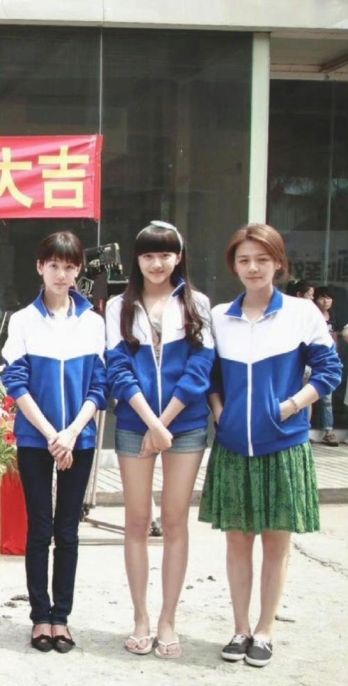 关晓彤陈都灵金鸡奖红毯同框