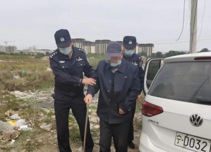 警员抱娃飞奔 3分钟极速送医