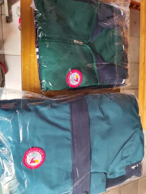 一年级校服970元贵吗