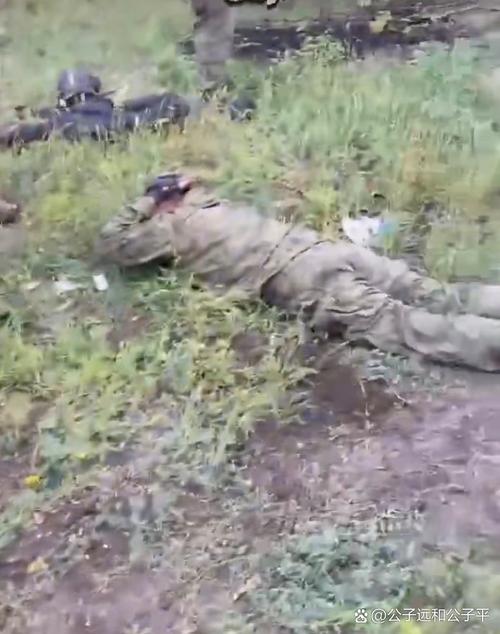 乌士兵地窝子里喝茶时被俄军俘虏