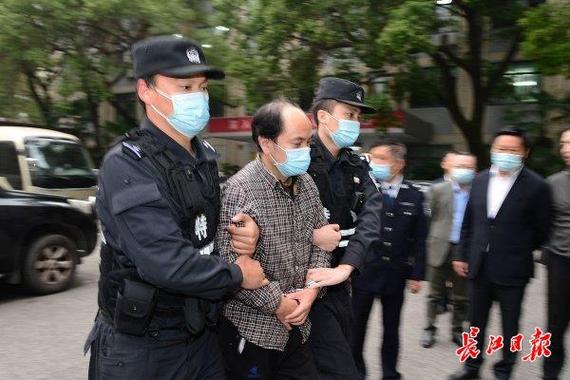 上海一潜逃27年职务犯罪嫌疑人落网