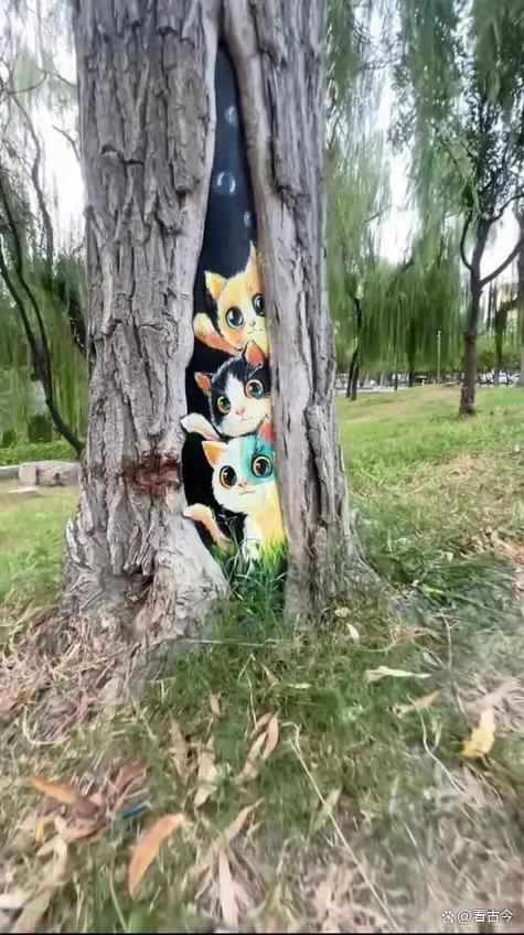 画家在树洞作画后被城管责令涂掉