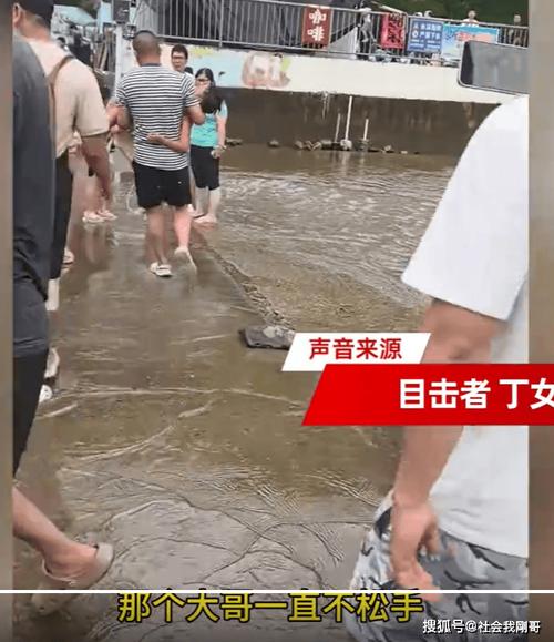 男子潜伏约死群4年救下几百人