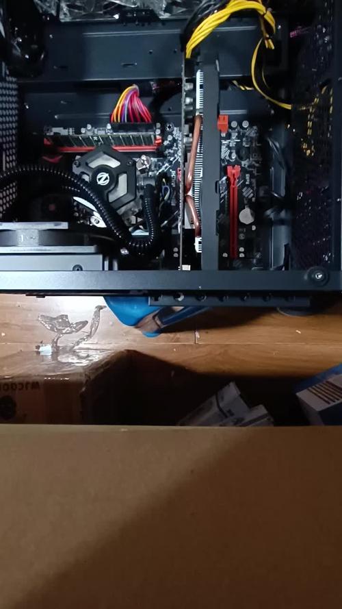 如何拆电脑显卡