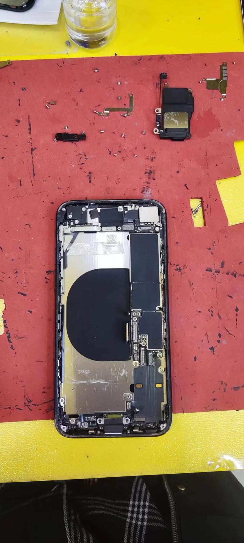 如何拆苹果8p手机