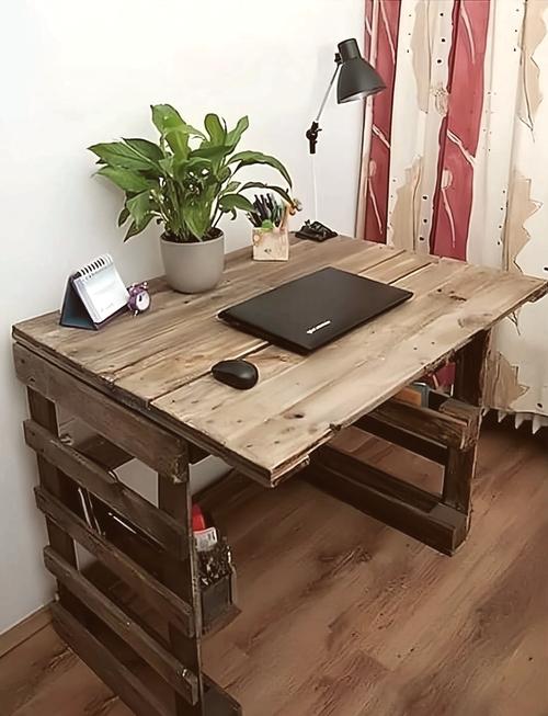 如何装饰办公室电脑桌